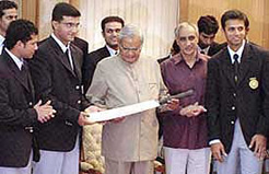 Prime Minister Atal Bihari Vajpayee presents a bat to Indian cricket team captain Sourav Ganguly